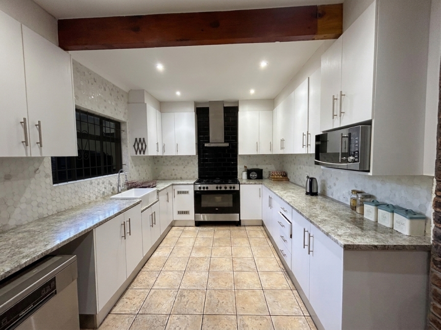To Let 3 Bedroom Property for Rent in Bothasig Western Cape